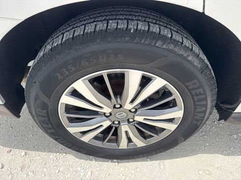 Used 2020 Nissan Pathfinder SL AWD/4WD image 10
