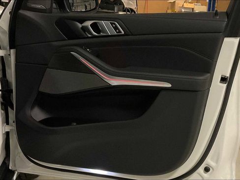 Used 2025 BMW X5 xDrive40i image 21