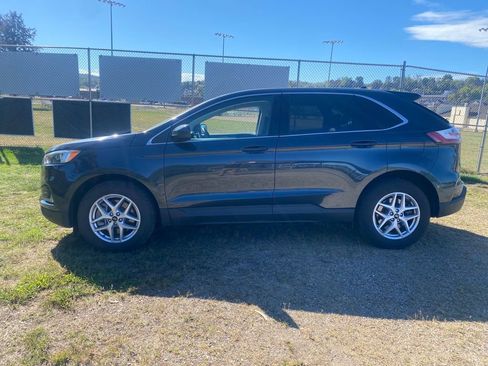 Used 2024 Ford Edge SEL w/ Convenience Package image 3