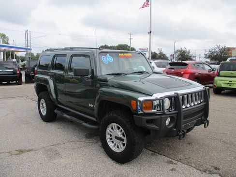 Used 2006 HUMMER H3 image 2