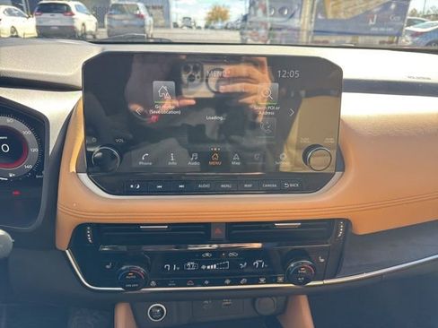 Used 2023 Nissan Rogue Platinum w/ Platinum Premium Package image 18