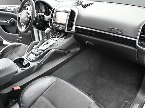 Used 2014 Porsche Cayenne GTS image 28
