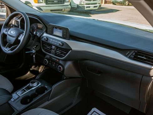 Used 2022 Ford Escape S image 11