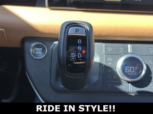 Used 2024 Land Rover Defender 90 X-Dynamic SE image 23