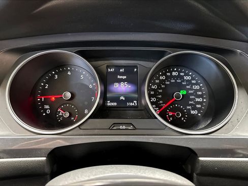 Used 2021 Volkswagen Tiguan SE w/ Panoramic Sunroof Package AWD/4WD image 16