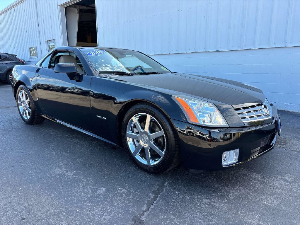 Used 2006 Cadillac XLR RWD image 27