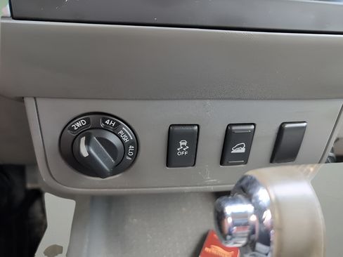 Used 2012 Nissan Frontier SV AWD/4WD image 15