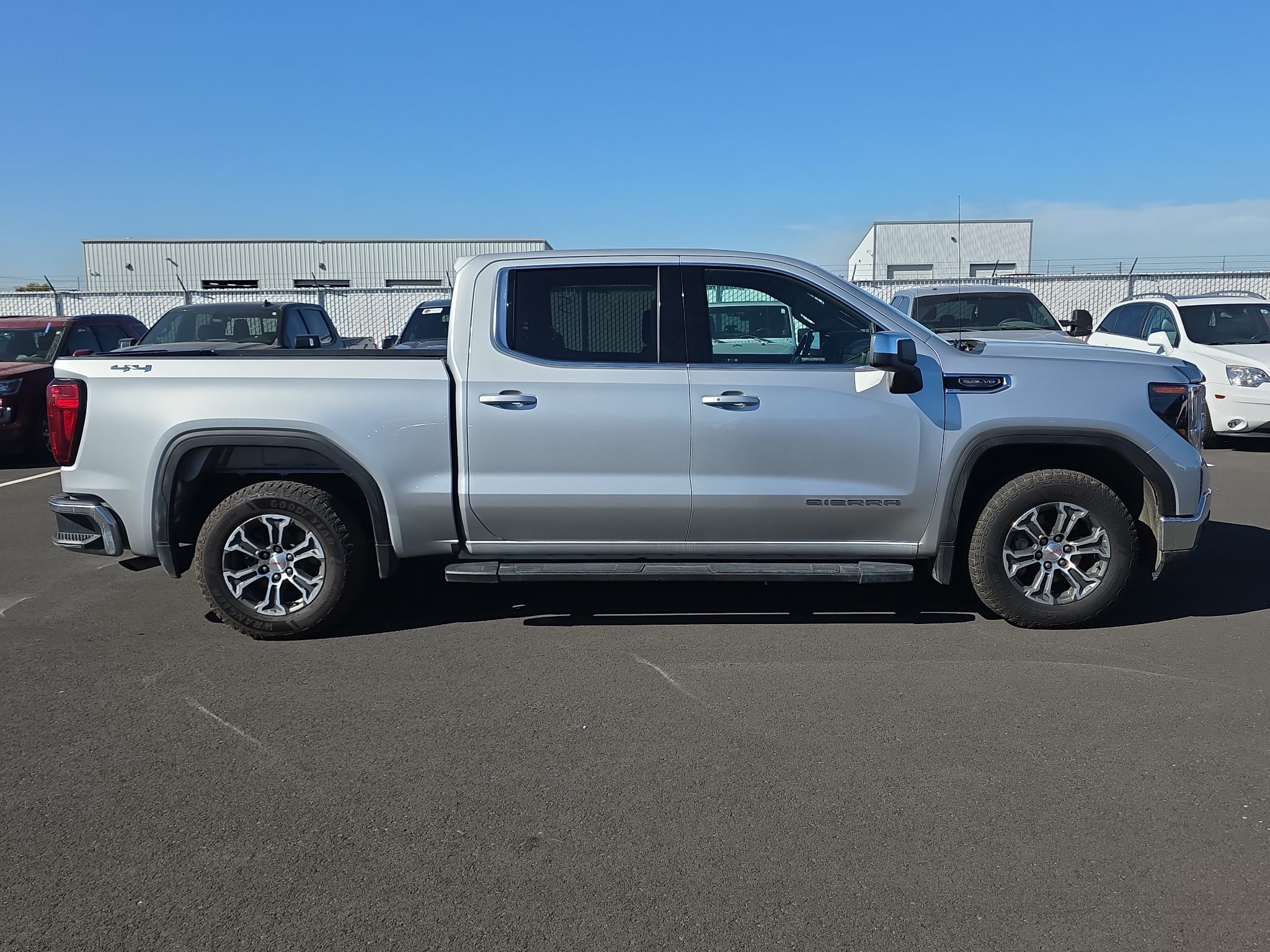 Used 2022 GMC Sierra 1500 SLE AWD/4WD image 9
