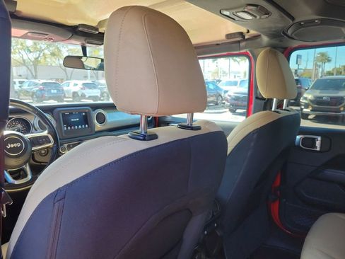 Used 2021 Jeep Wrangler Unlimited Sahara image 9