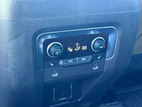 Used 2021 Chevrolet Tahoe Premier w/ Premium Package image 22