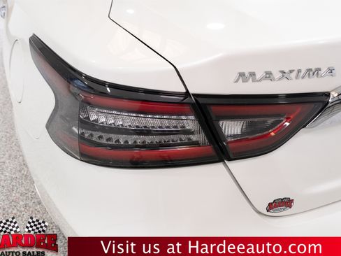 Used 2023 Nissan Maxima SL FWD image 9