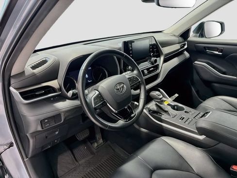 Certified 2020 Toyota Highlander XLE w/ Protection Package #3 AWD/4WD image 8