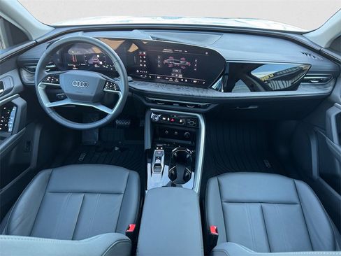 Used 2025 Audi Q5 Premium w/ Convenience Package image 12