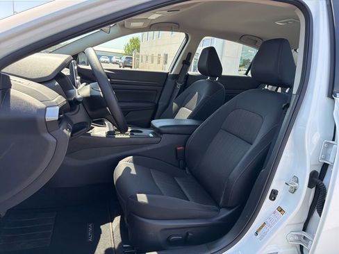 Used 2025 Nissan Altima 2.5 SV FWD image 9