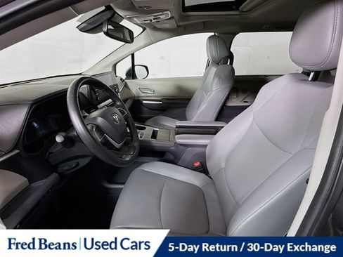 Used 2024 Toyota Sienna XLE image 21