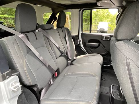 Used 2024 Jeep Wrangler Unlimited AWD/4WD image 21