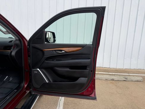 Used 2016 Cadillac Escalade Premium AWD/4WD image 14