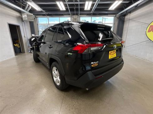 Used 2021 Toyota RAV4 LE AWD/4WD image 3