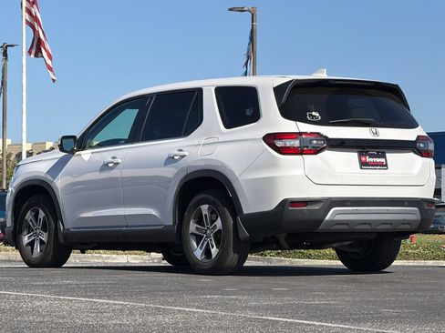 Used 2023 Honda Pilot EX-L image 6