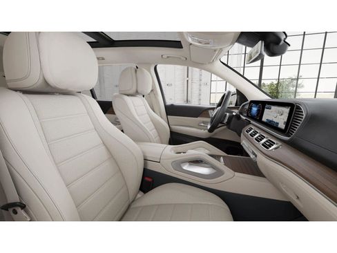 New 2026 Mercedes-Benz GLS 580 4MATIC image 3