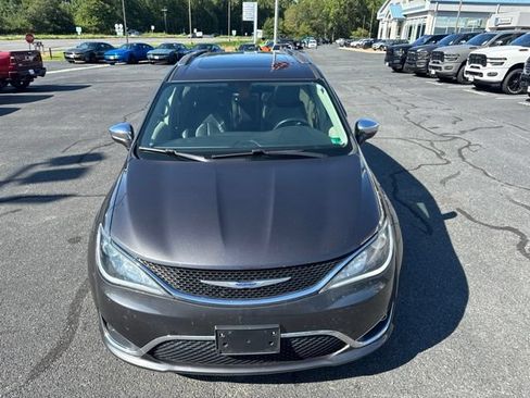 Certified 2019 Chrysler Pacifica Limited FWD image 31