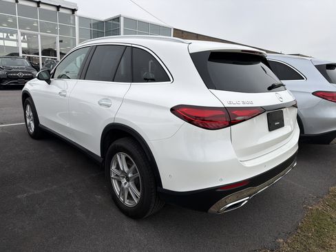 Used 2025 Mercedes-Benz GLC 300 4MATIC image 5