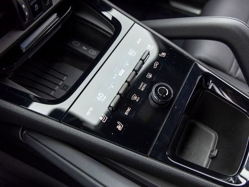Certified 2026 Porsche Cayenne Coupe AWD/4WD image 37