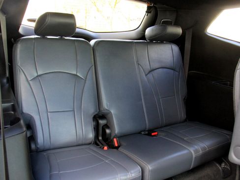 Used 2024 Buick Enclave Essence image 35