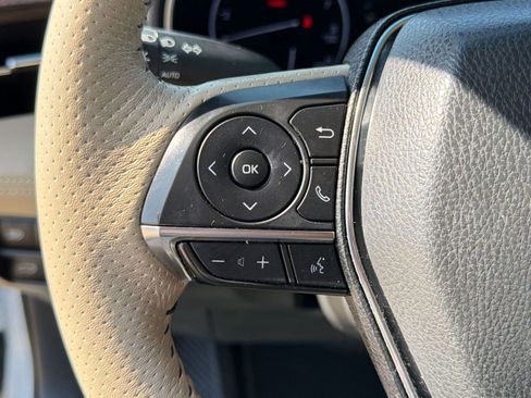 Used 2019 Toyota Avalon Limited image 17