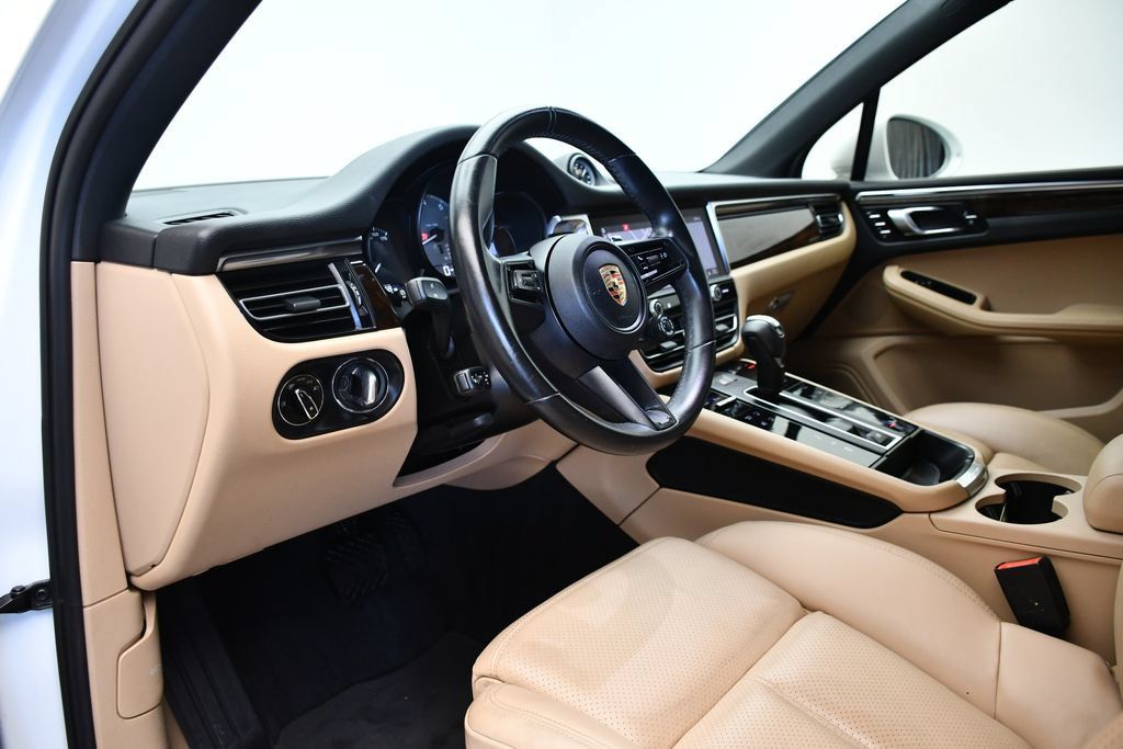 Certified 2023 Porsche Macan S AWD/4WD image 4