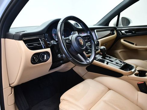 Certified 2023 Porsche Macan S AWD/4WD image 4