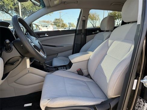 Used 2021 Hyundai Tucson SE image 23