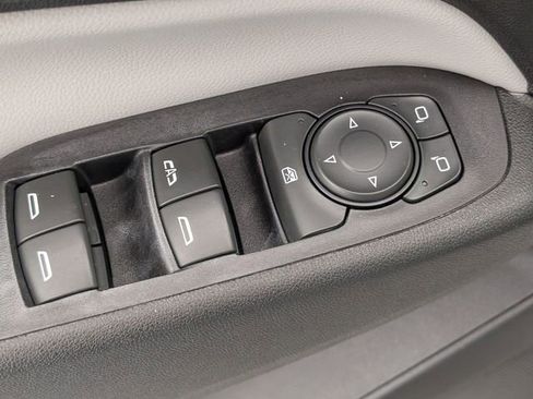 Used 2018 Chevrolet Equinox LS image 12