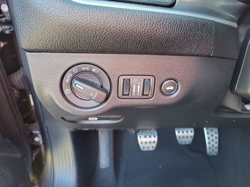 Used 2022 Dodge Challenger R/T image 17