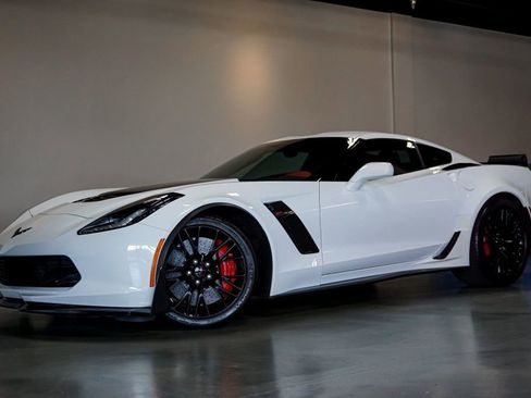 Used 2015 Chevrolet Corvette Z06 w/ Z07 Performance Package image 79