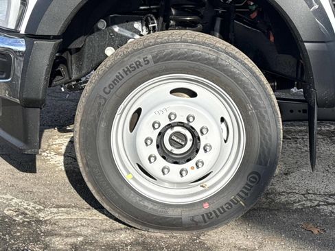 New 2026 Ford F550 4x4 Crew Cab image 9