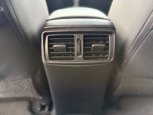 Used 2019 Nissan Rogue SV image 16