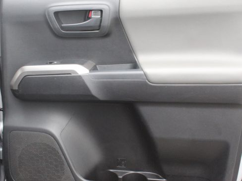 Used 2021 Toyota Tacoma SR5 RWD image 25