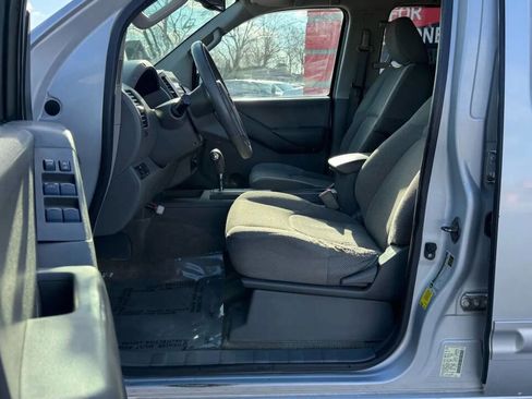 Used 2012 Nissan Frontier SV w/ SV Premium Utility Pkg image 12