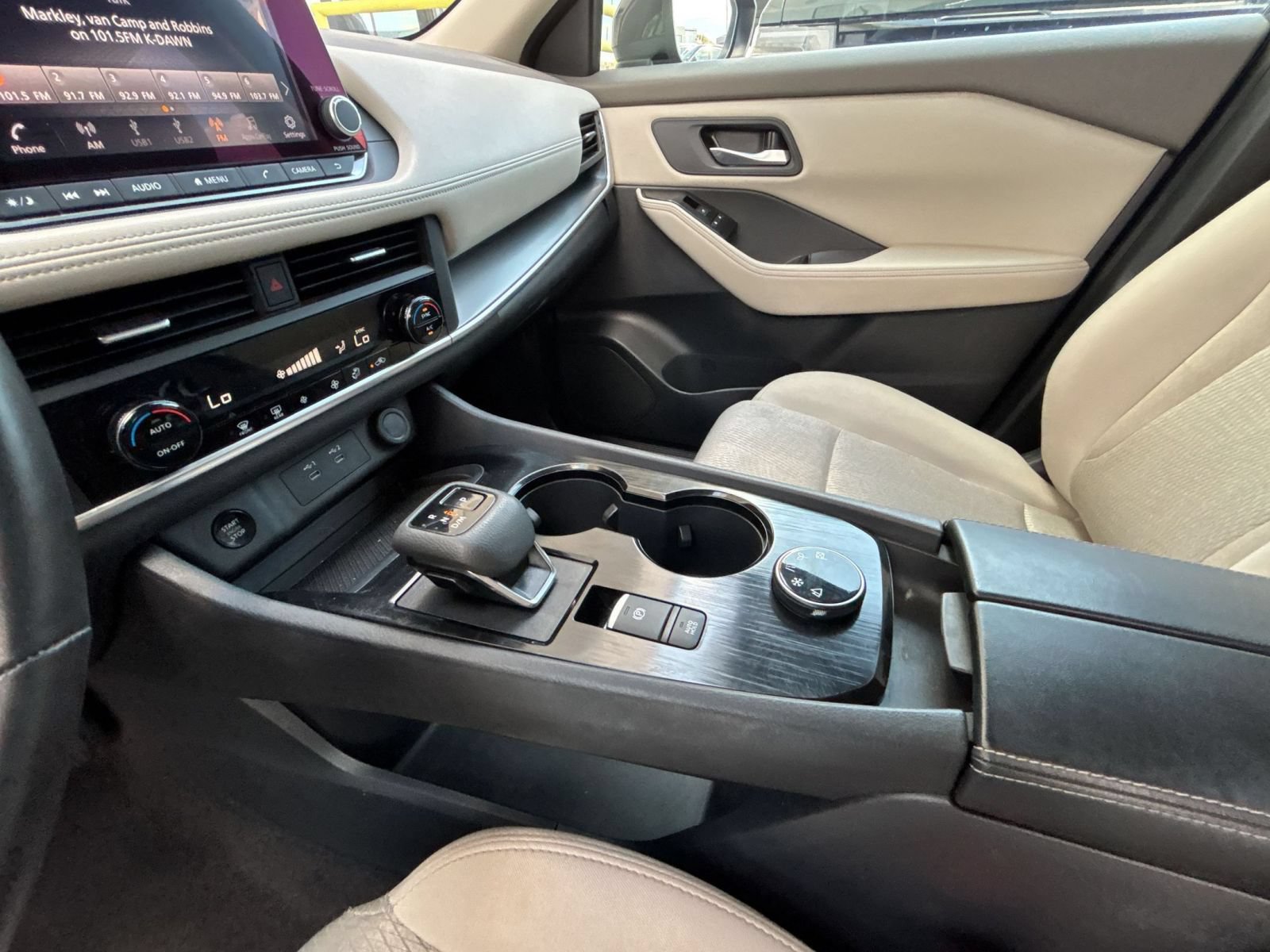 Used 2025 Nissan Rogue SV AWD/4WD image 25