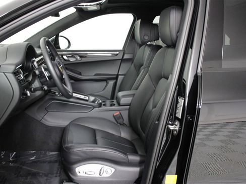 Used 2025 Porsche Macan image 5