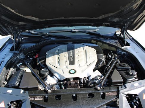 Used 2011 BMW 750i xDrive image 36