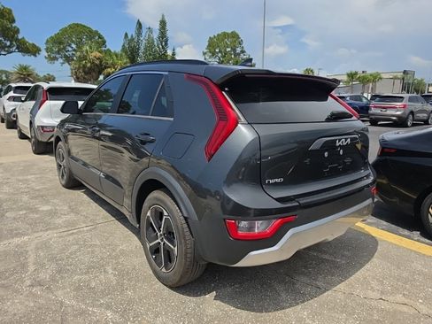 Used 2024 Kia Niro EX FWD image 11