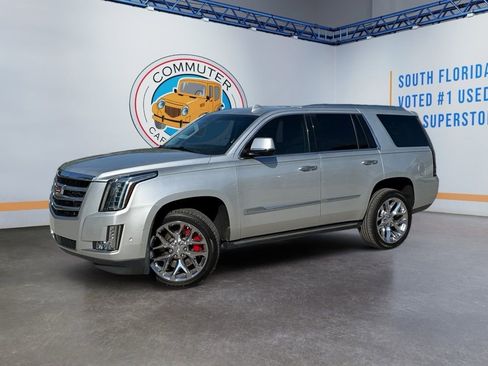 Used 2020 Cadillac Escalade Premium Luxury image 2