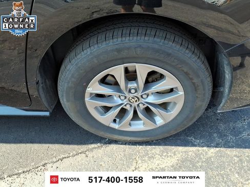 Used 2026 Toyota Sienna XLE FWD image 11