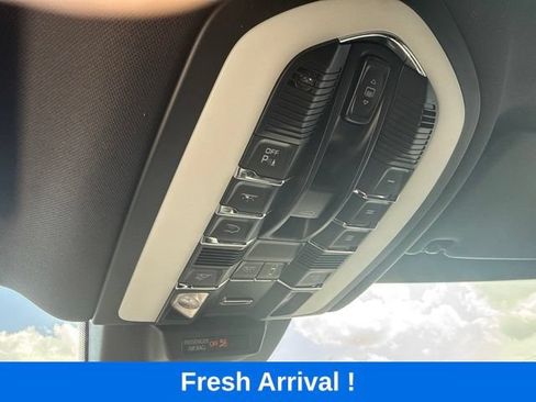 Used 2024 Porsche Macan Turbo AWD/4WD image 10