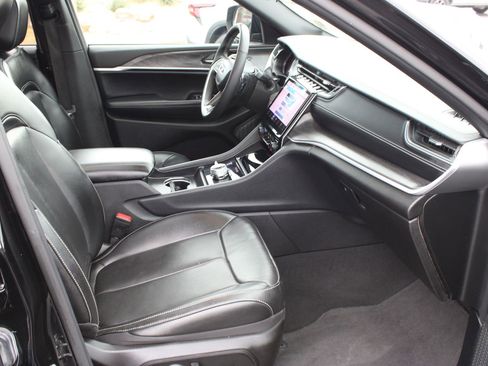 Used 2024 Jeep Grand Cherokee L Limited w/ Luxury Tech Group II image 23