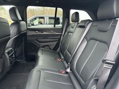 Certified 2025 Jeep Grand Cherokee Limited w/ MOPAR Finishing Package image 18