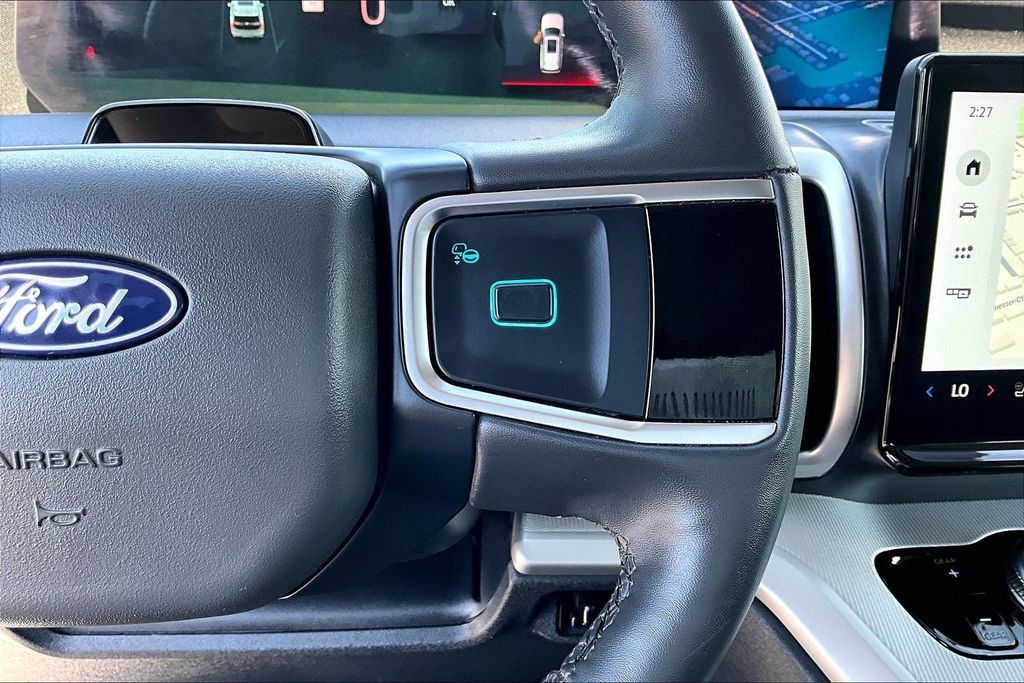 Used 2025 Ford Expedition Active RWD image 18
