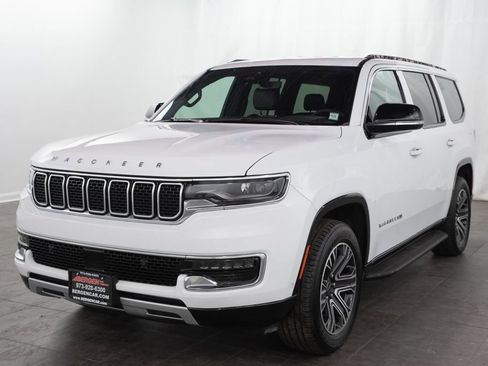 Used 2025 Jeep Wagoneer Series II RWD image 4
